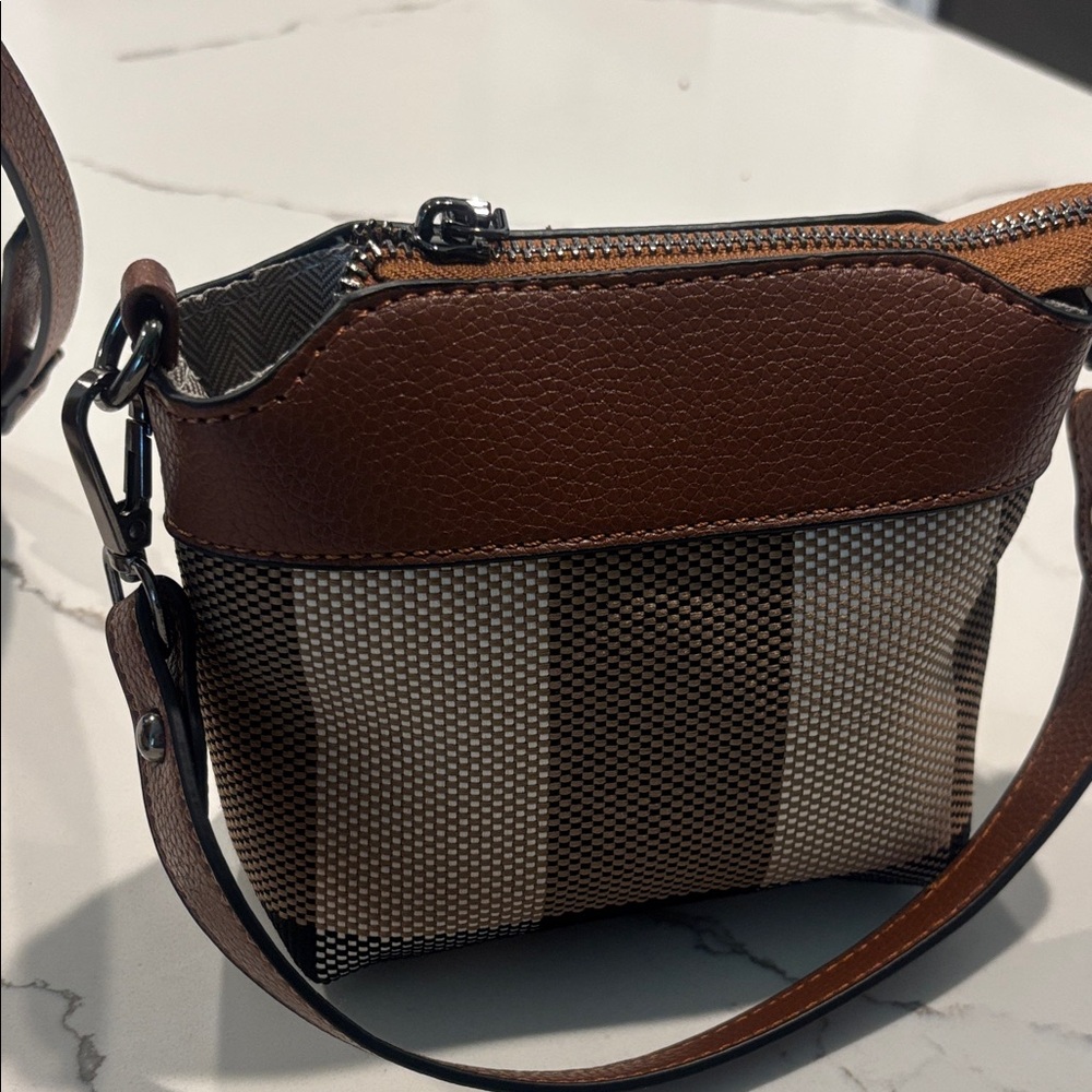 Bucket Bag Stylish Checkered Crossbody Bag with Brown Accents - Picture 5 of 16
